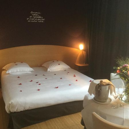 Le Castel Hotel Fosses-La-Ville Екстериор снимка