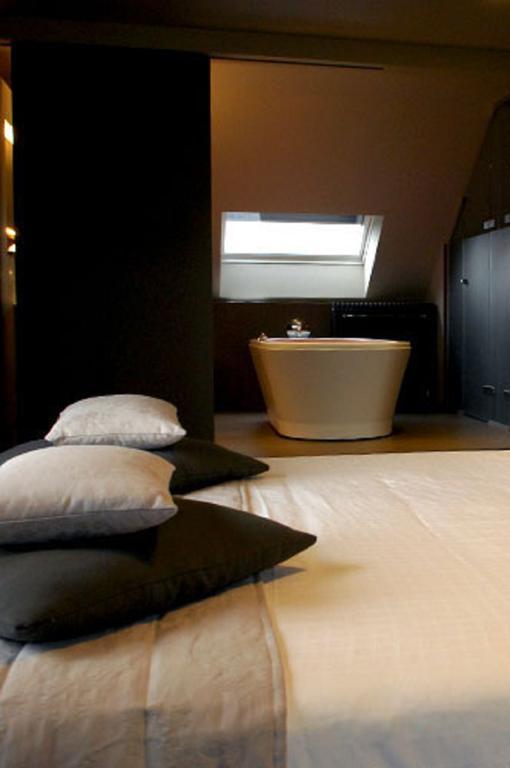 Le Castel Hotel Fosses-La-Ville Стая снимка