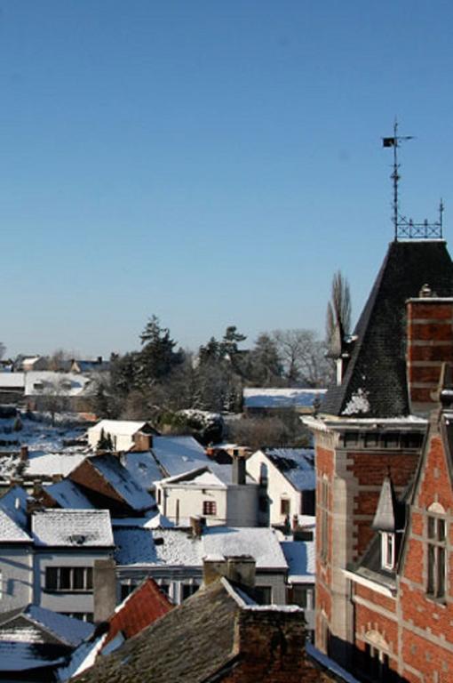 Le Castel Hotel Fosses-La-Ville Екстериор снимка