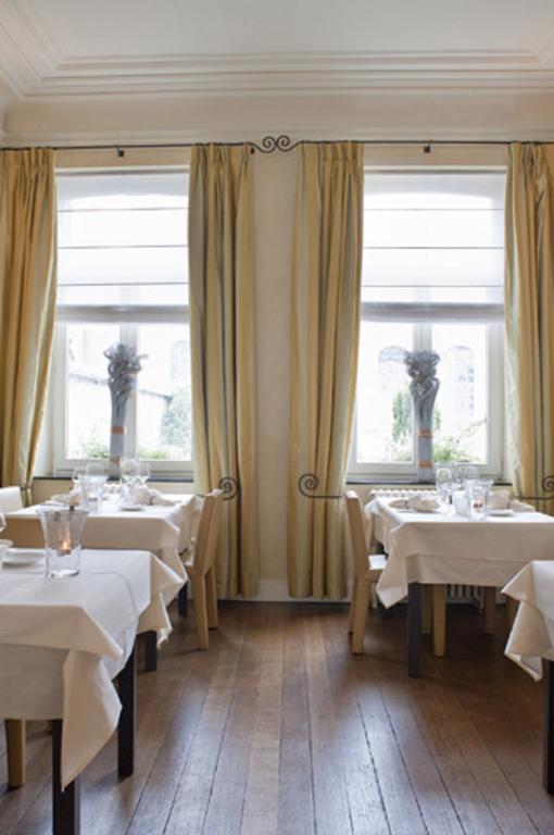Le Castel Hotel Fosses-La-Ville Екстериор снимка