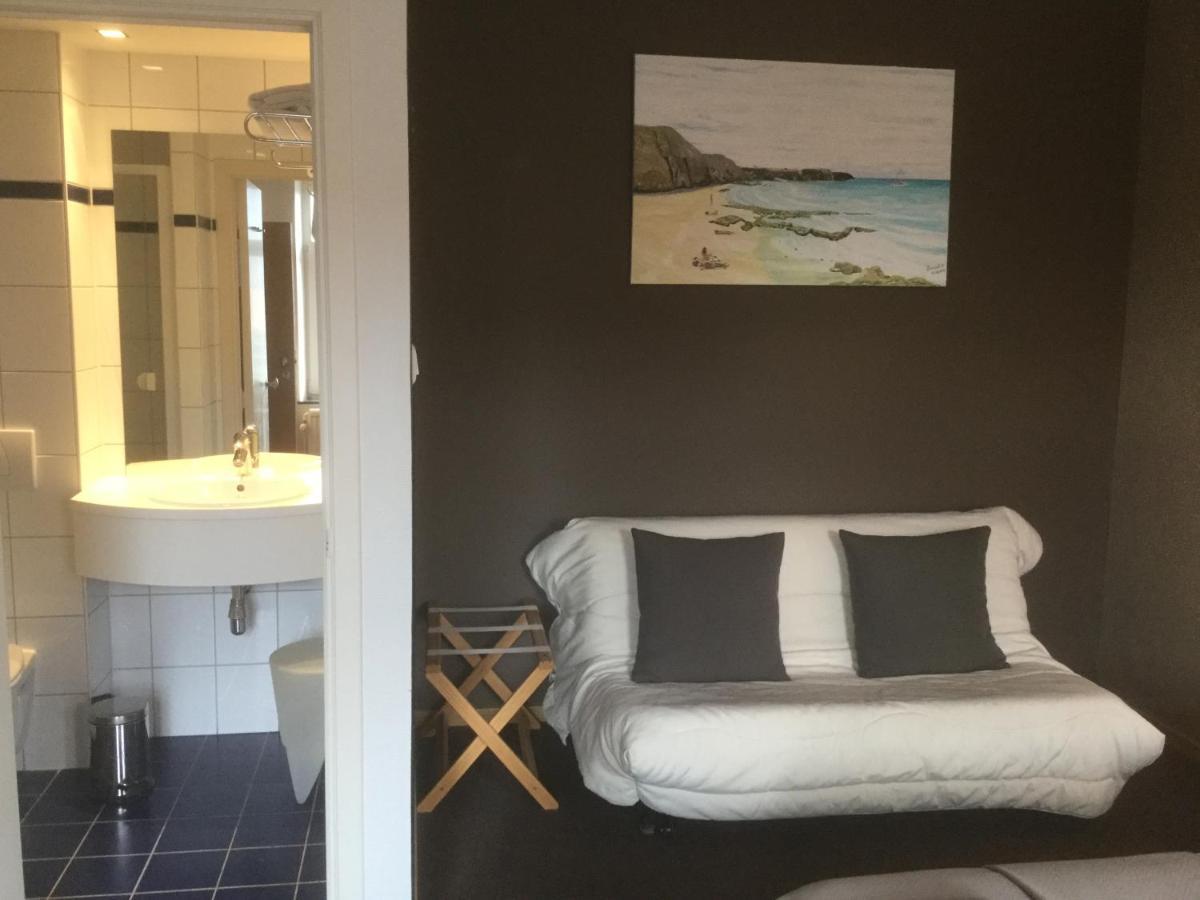 Le Castel Hotel Fosses-La-Ville Екстериор снимка